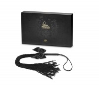 Плеть Bijoux Indiscrets - Lilly - Fringe whip украшена шнуром и бантиком, в подарочной упаковке